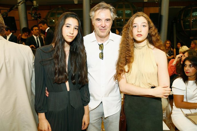 Olivier Lapidus con sus hijas