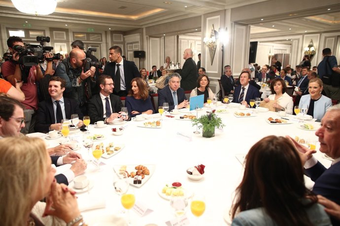 Santamaría, Casado, Maroto i Rafael Hernando en l'esmorzar amb Martínez Maíllo