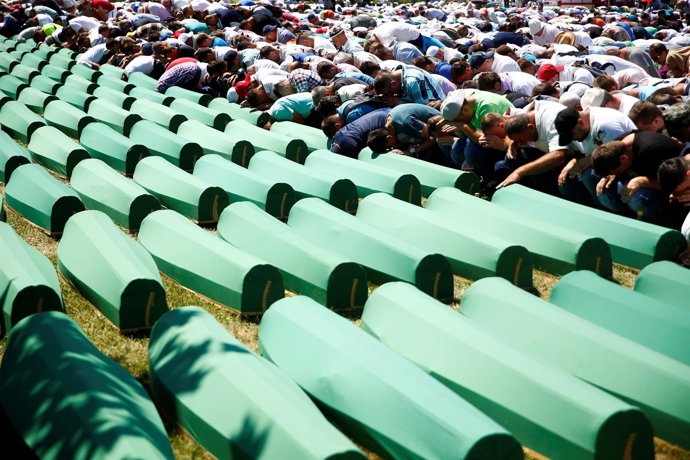 Funeral por las víctimas de Srebrenica