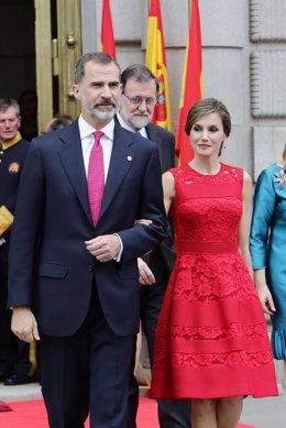 Los Reyes, Ana Pastor y Rajoy en el Congreso