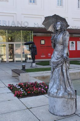 Estatuas de "piedra" en Patio Herreriano