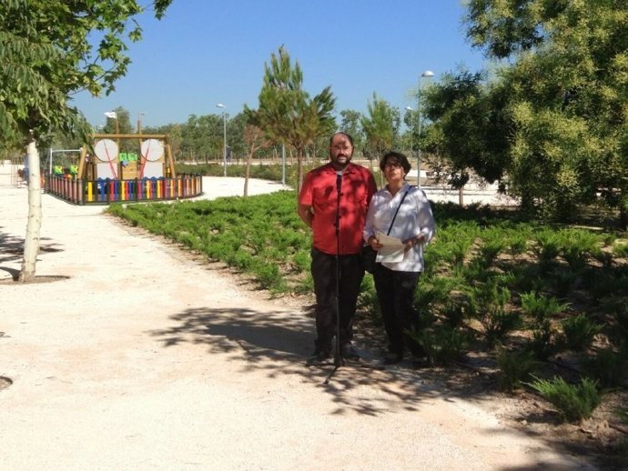 Sabanés y Carmona en el Parque de Fuente Carrantona