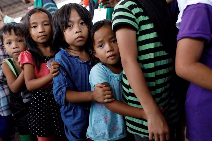 Niños evacuados de Marawi