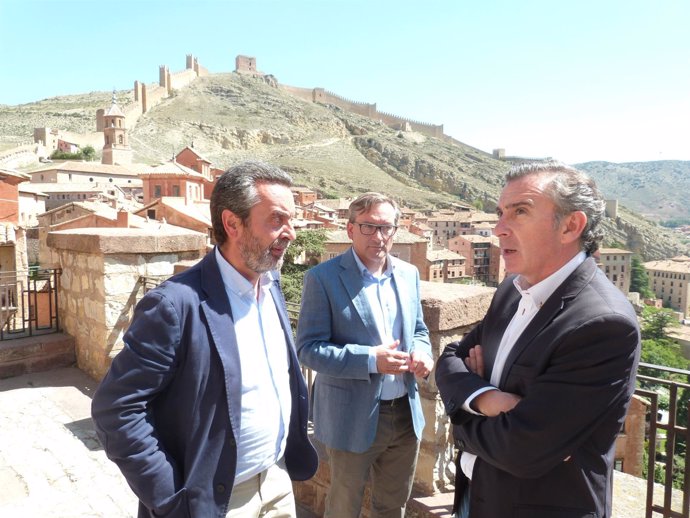 Luis María Beamonte visita la localidad turolense de Albarracín