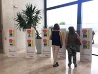 El Hospital de Puente Genil (Córdoba) acoge durante el mes de julio la exposición 'Agradécele a una feminista'