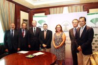 Unicaja Banco renueva el convenio con el Colegio de Farmacéuticos que beneficia a 680 boticas de la provincia