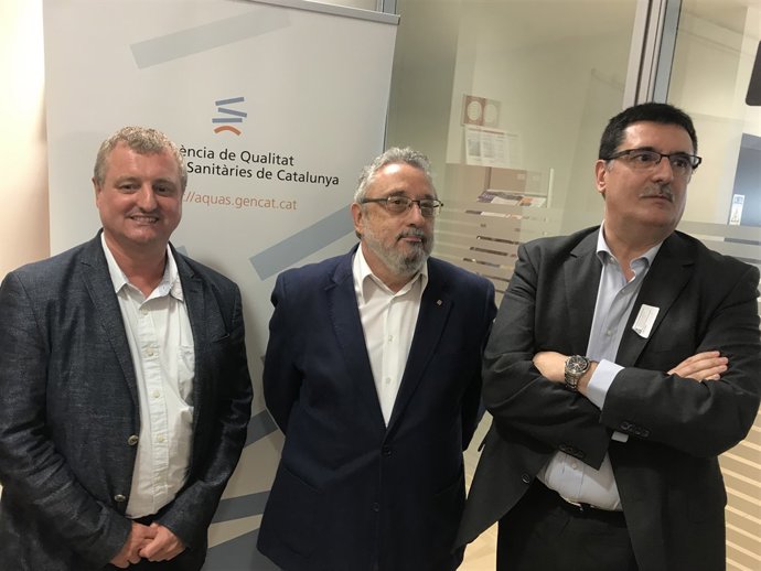 El director de l'AQuAS, A.Dedeu, J.Guix (Salut Pública) i J.Sala (SEM)