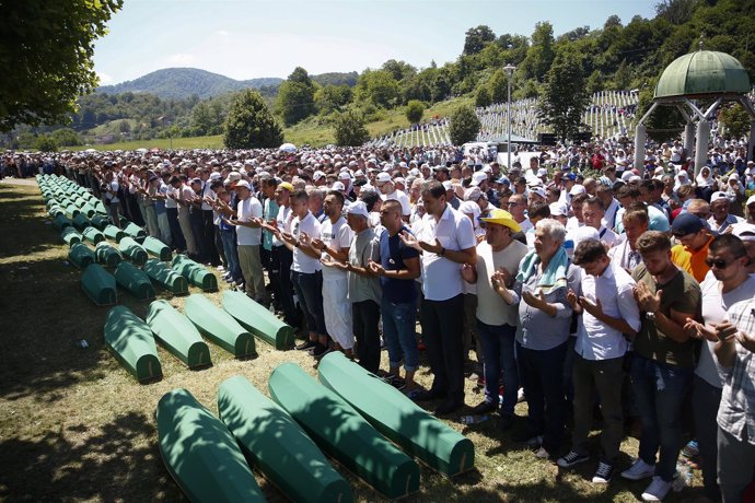 Entierros en la conmemoración del genocidio de Srebrenica