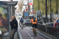 Madrid Ciclista advierte de los "peligros artificiales" que crean los carriles bicis segregados
