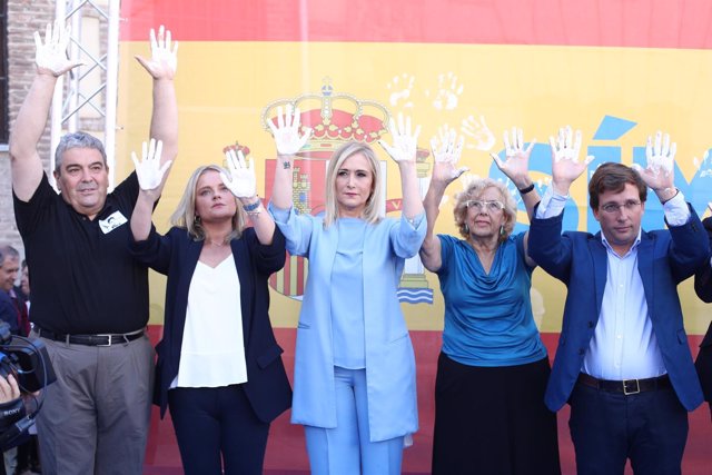 Cifuentes y Carmena en el homenaje a Miguel Ángel Blanco en la Plaza de la Villa