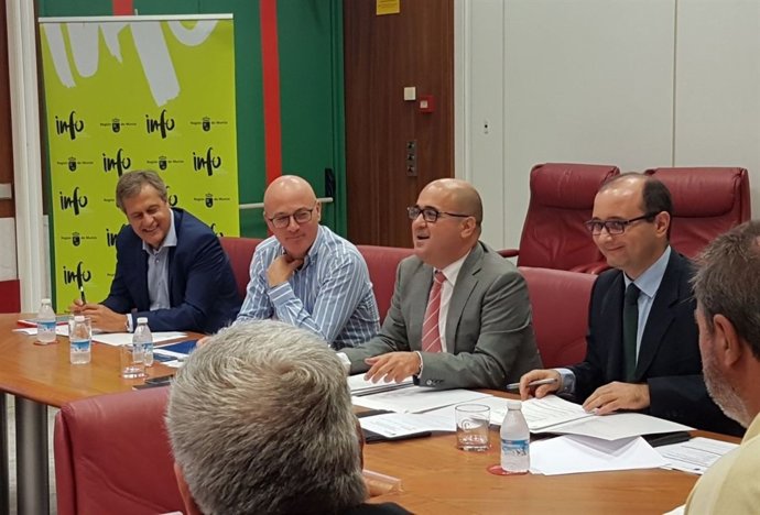 Reunión Juan Hernández con empresarios Valle Escombreras