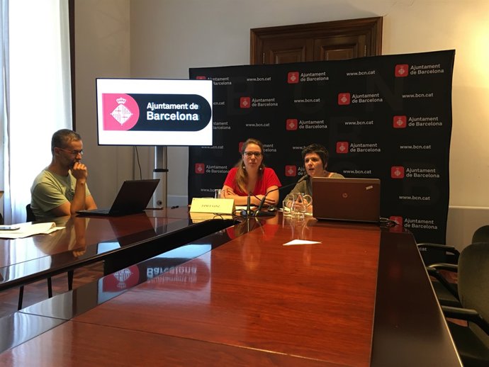 Las concejales Janet Sanz y Gala Pin, del Ayuntamiento de Barcelona
