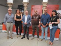 Un ciclo de conferencias y montajes teatrales completan las actividades de la programación off de 'Agusto en Mérida'