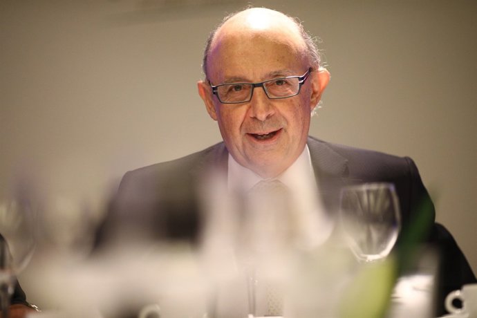 Cristóbal Montoro en un esmorzar-col·loqui