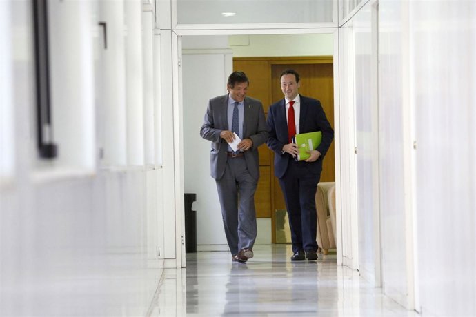 Javier Fernández y Guillermo Martínez en la sede de Presidencia