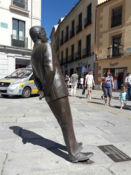 Ávila.- Estado en el que ha quedado la estatua.