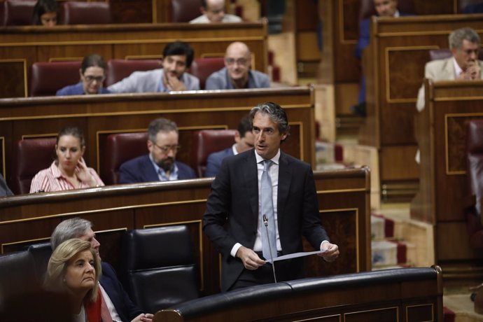 Iñigo de la Serna en la sesión de control al Gobierno en el Congreso