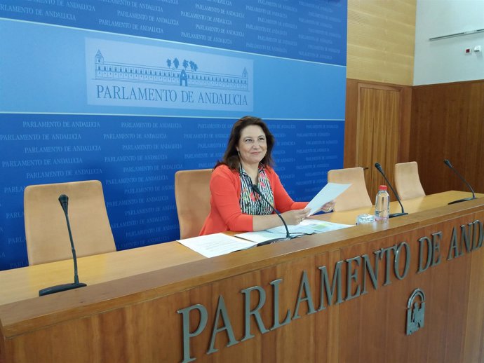 La portavoz parlamentaria del PP-A, Carmen Crespo, en rueda de prensa