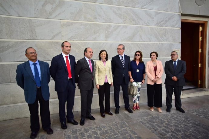 La consejera de Justicia con las autoridades judiciales de Granada