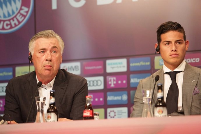 Ancelotti juntament amb James Rodríguez