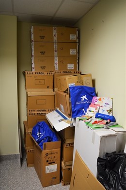 Lotes almacenados tu material escolar caixa rincón denuncia PP contra anterior