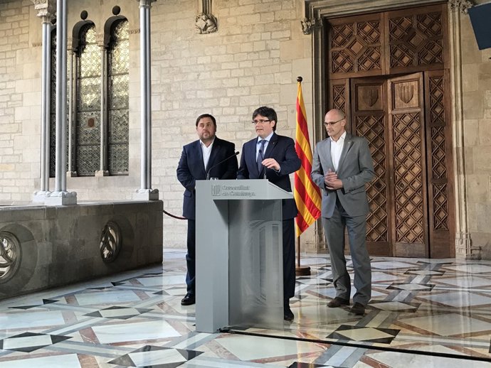 El pres. C.Puigdemont i els consellers O.Junqueras i R.Romeva