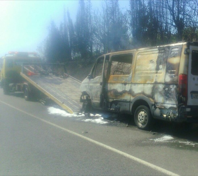 La furgoneta que ha provocado varios incendios en la CV-424