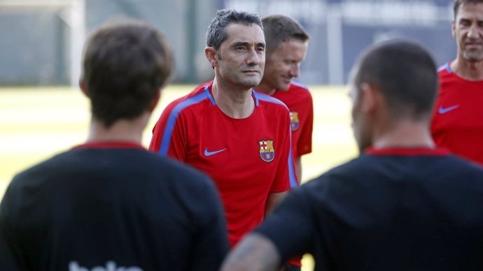 Valverde dirige su primer entrenamiento en el Barça