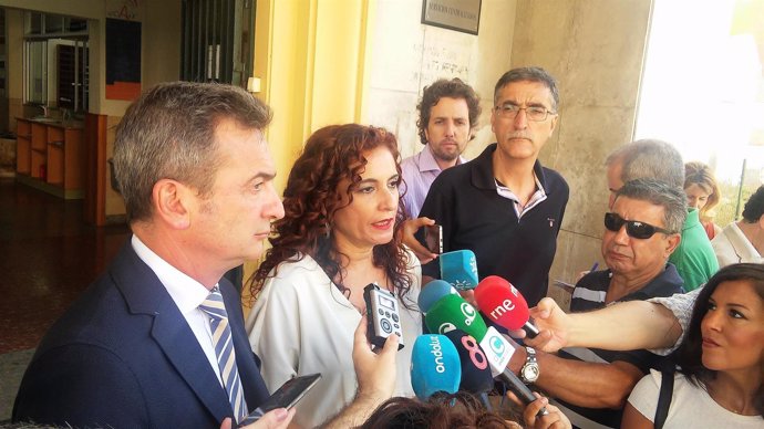 María Jesús Montero con el rector de la Universidad de Cádiz