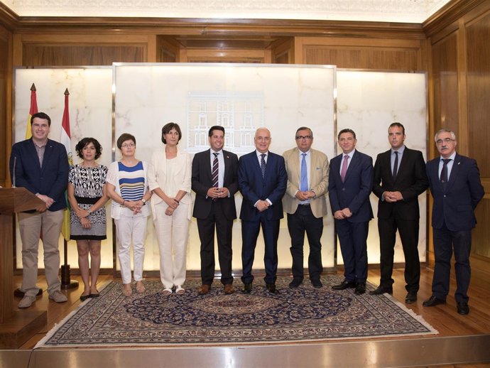 Ceniceros, con los alcaldes firmantes de los acuerdos