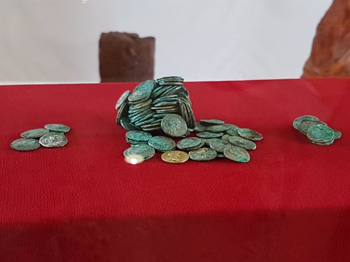 Tesoro de monedas romanas halladas en una excavación de la mina de Riotinto. 