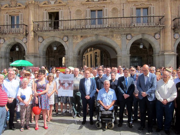 Salamanca: minuto de silencio por Miguel Ángel Blanco                     