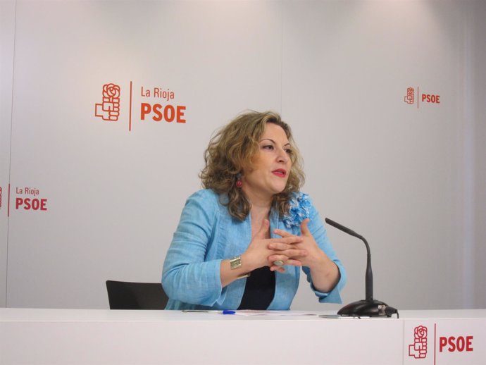 La diputada del PSOE en la rueda de prensa                               