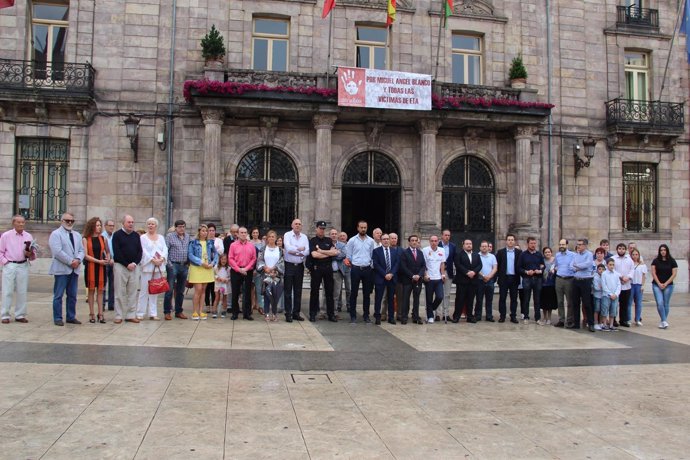 Minuto silencio Miguel Ángel Blanco enTorrelavega