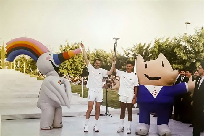 Curro, Cobi, la Antorcha y Casinello en el año 92