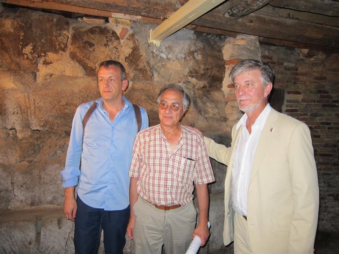 Rivarés, Escudero y Santisteve junto al tramo de muralla romana descubierto