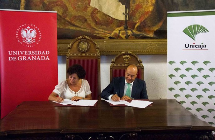 Firma de convenio entre Unicaja Banco y la Universidad de Granada