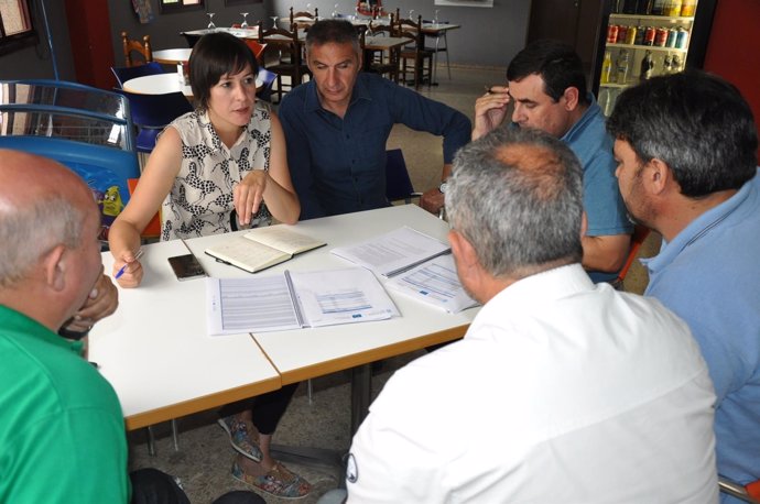 Ana Pontón junto a representantes del sector del transporte de Ourense