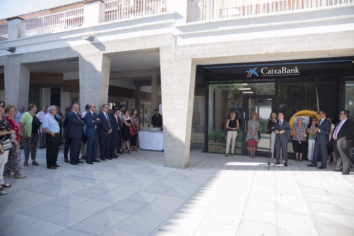 CaixaBank inaugura una oficina en Mequinenza (Zaragoza)