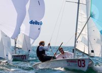 Bàrbara Cornudella y Sara López apuntan a medalla en el Mundial de 470