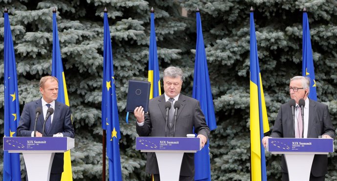 Donald Tusk, Petro Poroshenko y Jean-Claude Juncker