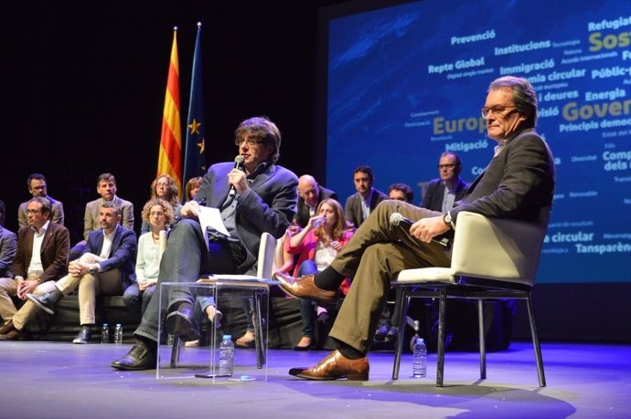 Carles Puigdemont y Artur Mas (Archivo)