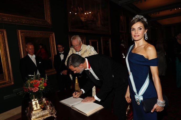 La reina Letizia en una cela de gala en Reino Unido