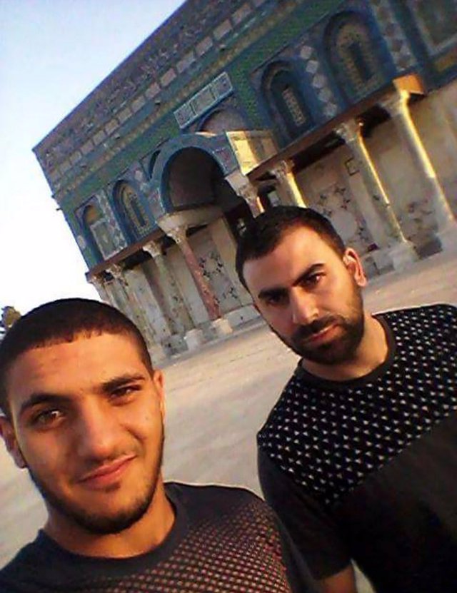 Los dos terroristas en la Explanada de las Mezquitas