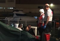 Llega a La Manga una patera con diez inmigrantes a bordo, aunque uno de ellos consigue escapar