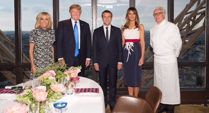 Donald Trump y Emmanuel Macron junto a sus respectivas mujeres