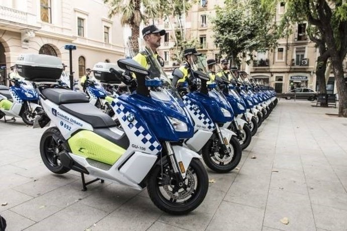 Flota de scooters eléctricos de la Guardia Urbana de Barcelona