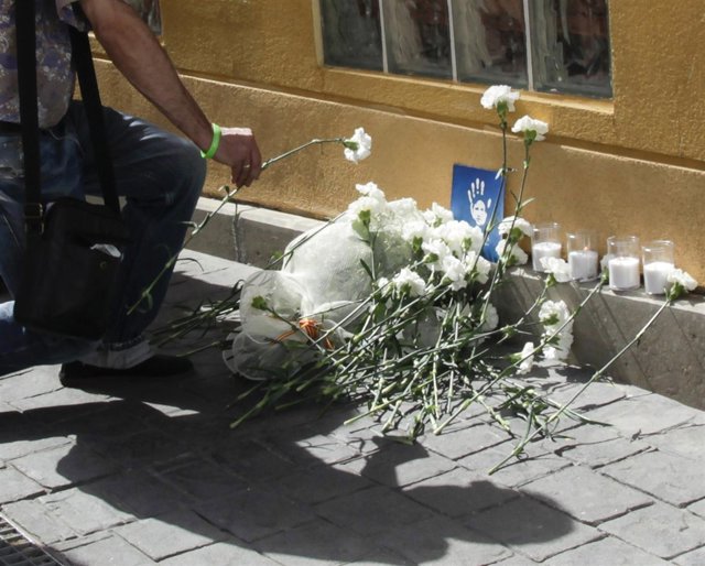 Prenden fuego a la ofrenda homenaje a Miguel Ángel Blanco