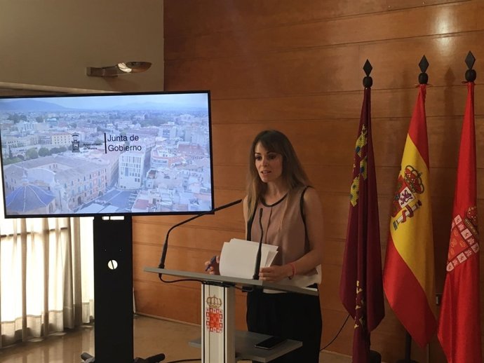 Rebeca Pérez en la rueda de prena tras la Junta