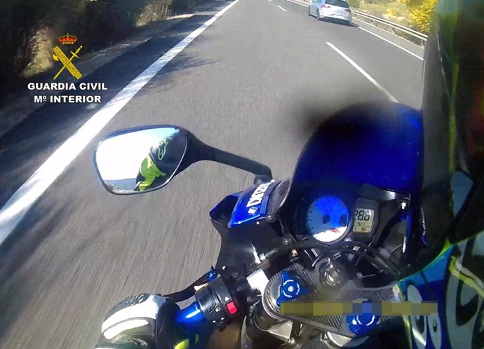 La Guardia Civil Detiene A Dos Jóvenes Por Conducir Motocicletas De Gran Cilindr